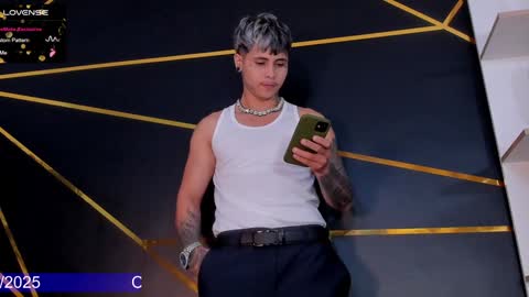 Snapshot of stefan_wonder_ chatting on January 4, 3:39 pm Wonder online show from January 4, 3:39 pm