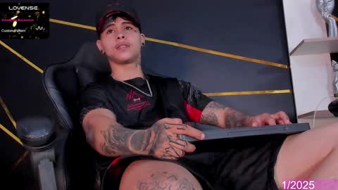 Snapshot of stefan_wonder_ chatting on January 22, 2:24 pm Wonder online show from January 22, 2:24 pm