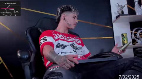 Snapshot of stefan_wonder_ chatting on February 7, 1:32 pm Wonder online show from February 7, 1:32 pm