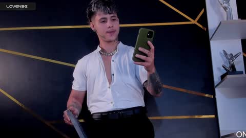 Snapshot of stefan_wonder_ chatting on February 8, 2:27 pm Wonder online show from February 8, 2:27 pm