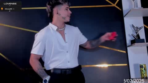 Snapshot of stefan_wonder_ chatting on February 8, 5:39 pm Wonder online show from February 8, 5:39 pm