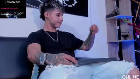 Snapshot of stefan_wonder_ chatting on February 16, 9:59 pm Wonder online show from February 16, 9:59 pm