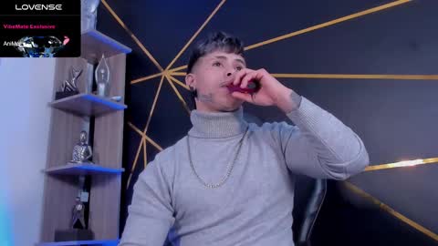 Snapshot of stefan_wonder_ chatting on March 7, 8:11 pm Wonder online show from March 7, 8:11 pm