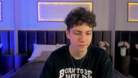 Esrefan online show from February 25, 7:56 pm