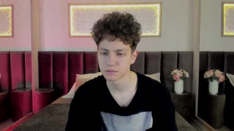 Esrefan online show from March 1, 8:00 pm