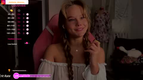 Snapshot of stefanie_collins chatting on December 2, 1:58 am Stefanie online show from December 2, 1:58 am