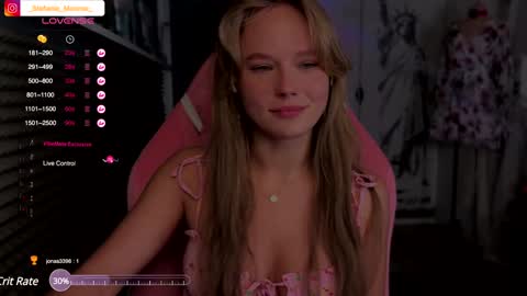 Snapshot of stefanie_collins chatting on December 3, 9:56 pm Stefanie online show from December 3, 9:56 pm