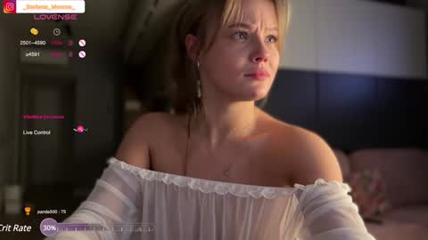 Snapshot of stefanie_collins chatting on February 2, 11:11 pm Stefanie online show from February 2, 11:11 pm