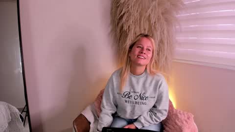 Stefanny   online show from January 2, 12:35 pm