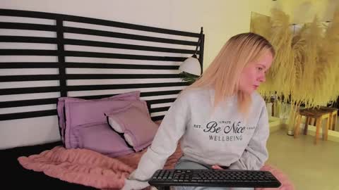 Stefanny   online show from January 7, 12:20 pm