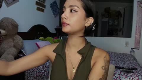 Im MiaIts my first day here  online show from September 24, 1:09 am