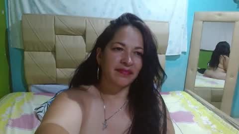 Snapshot of stefanny_taylor chatting on October 27, 10:36 pm Stefanny online show from October 27, 10:36 pm