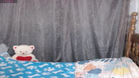 Snapshot of stefany_pablo1 chatting on November 9, 1:42 pm stefany_pablo1 online show from November 9, 1:42 pm