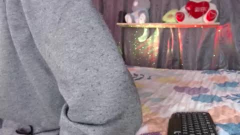 Snapshot of stefany_pablo1 chatting on November 24, 12:38 pm stefany_pablo1 online show from November 24, 12:38 pm