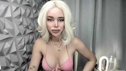 Snapshot of stefanylangkat chatting on March 9, 6:06 am Jane online show from March 9, 6:06 am