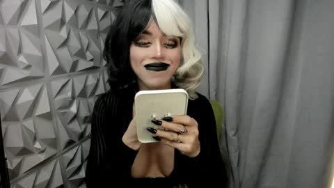 Snapshot of stefanylangkat chatting on April 8, 10:15 am Jane online show from April 8, 10:15 am