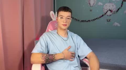 Stefi and Akin online show from October 28, 4:09 pm