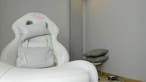 Stefany Bratz online show from April 13, 3:12 am