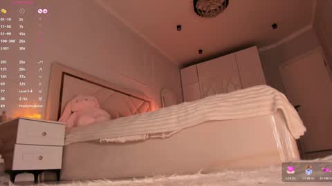 Stella online show from November 6, 4:30 pm