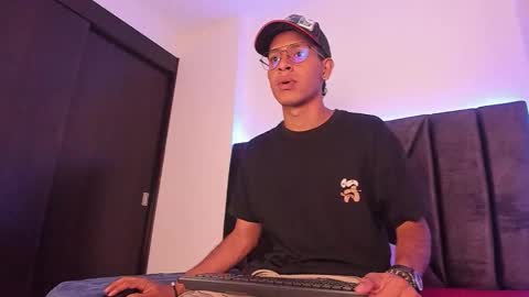 Snapshot of stella_drake chatting on February 7, 3:21 am Drake online show from February 7, 3:21 am