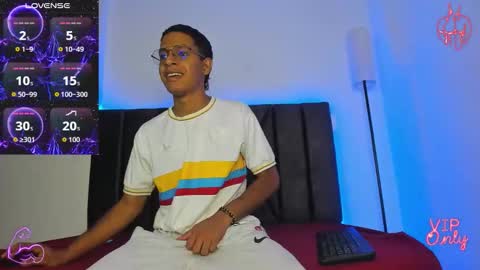 Snapshot of stella_drake chatting on February 13, 1:18 pm Drake online show from February 13, 1:18 pm