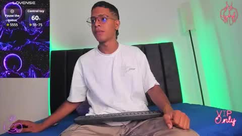 Snapshot of stella_drake chatting on February 15, 1:41 pm Drake online show from February 15, 1:41 pm