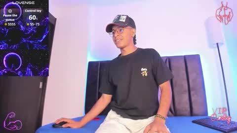 Snapshot of stella_drake chatting on February 17, 1:51 pm Drake online show from February 17, 1:51 pm