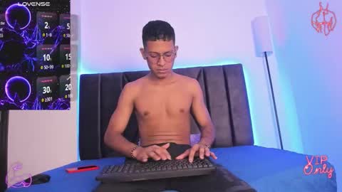 Snapshot of stella_drake chatting on February 18, 2:02 pm Drake online show from February 18, 2:02 pm