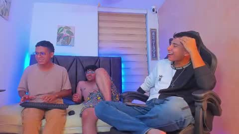 Snapshot of stella_drake chatting on February 28, 4:13 am Drake online show from February 28, 4:13 am