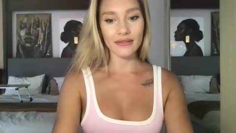 Stella online show from November 3, 2:13 am