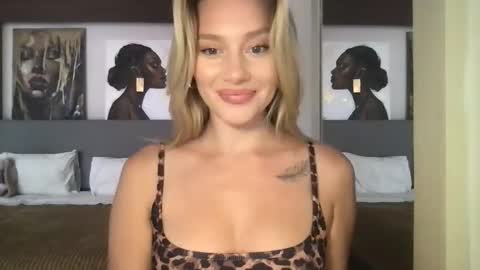 Stella online show from November 29, 3:31 am