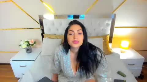 Stella Nelson online show from November 6, 6:47 am