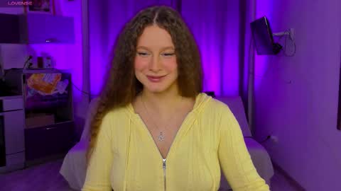 Snapshot of stella_pretty0 chatting on October 4, 2:15 pm Stella online show from October 4, 2:15 pm