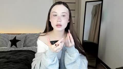 stella_sunny online show from March 5, 4:25 pm