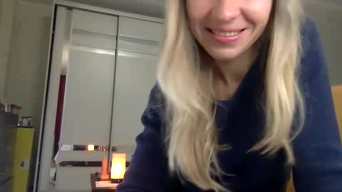 Snapshot of stella_walters chatting on October 29, 9:49 pm stella_walters online show from October 29, 9:49 pm