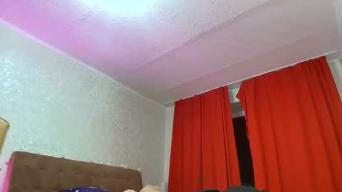 stella_walters online show from April 5, 9:56 pm