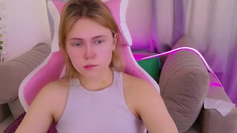 Snapshot of stellahaart chatting on December 5, 8:23 am Stella 3 online show from December 5, 8:23 am