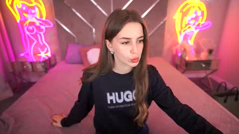 stellahoneywell online show from October 17, 12:30 pm