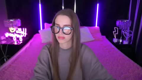 stellahoneywell online show from October 21, 12:50 pm