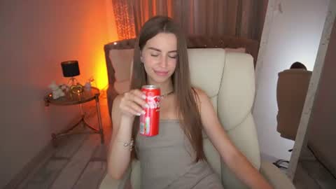 stellahoneywell online show from July 24, 1:31 pm