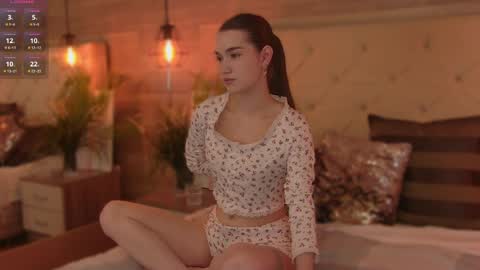 stellapierces online show from April 8, 3:39 am