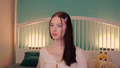 Snapshot of stellary_shy chatting on December 10, 5:55 pm Stellary online show from December 10, 5:55 pm