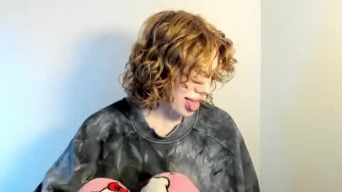 S T E L L A online show from October 21, 10:49 am