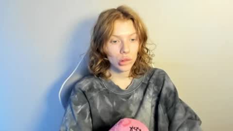 S T E L L A online show from December 17, 8:09 am