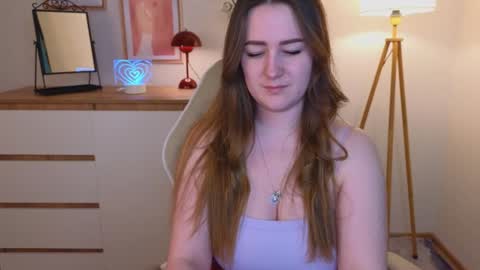 Snapshot of steph_sweet chatting on December 4, 12:52 am Emma online show from December 4, 12:52 am
