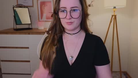 Snapshot of steph_sweet chatting on December 6, 9:57 pm Emma online show from December 6, 9:57 pm