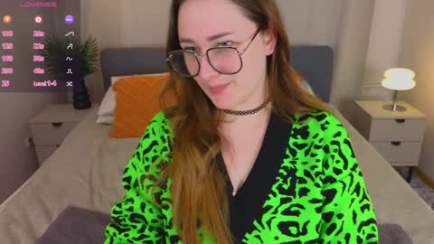 Snapshot of steph_sweet chatting on December 12, 9:58 pm Emma online show from December 12, 9:58 pm