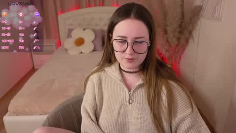 Snapshot of steph_sweet chatting on December 14, 10:07 pm Emma online show from December 14, 10:07 pm
