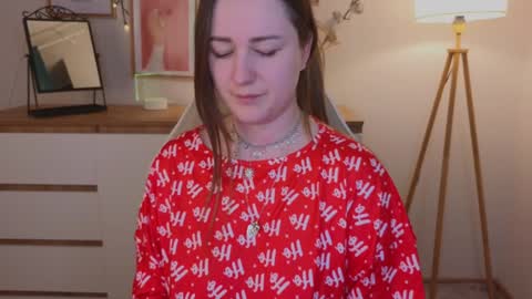 Snapshot of steph_sweet chatting on December 19, 1:07 am Emma online show from December 19, 1:07 am