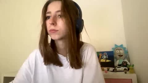 Snapshot of stephanerhule chatting on October 18, 9:21 am Emilia online show from October 18, 9:21 am